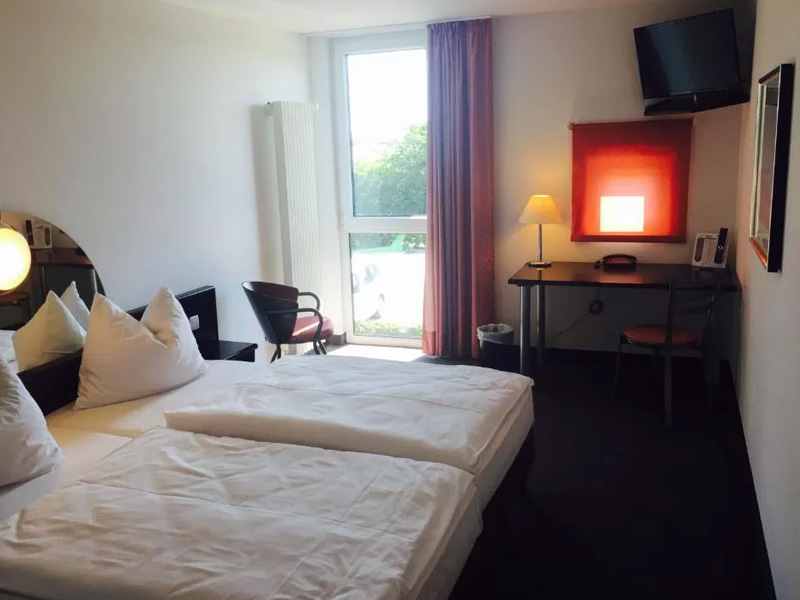 AK1 Hotel vor den Inseln Usedom und Rügen. Stettiner Haff